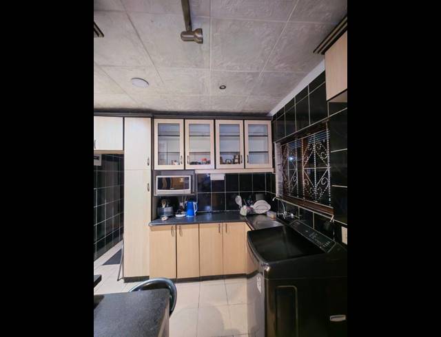 5 BEDROOM HOUSE FOR SALE IN BROOKDALE